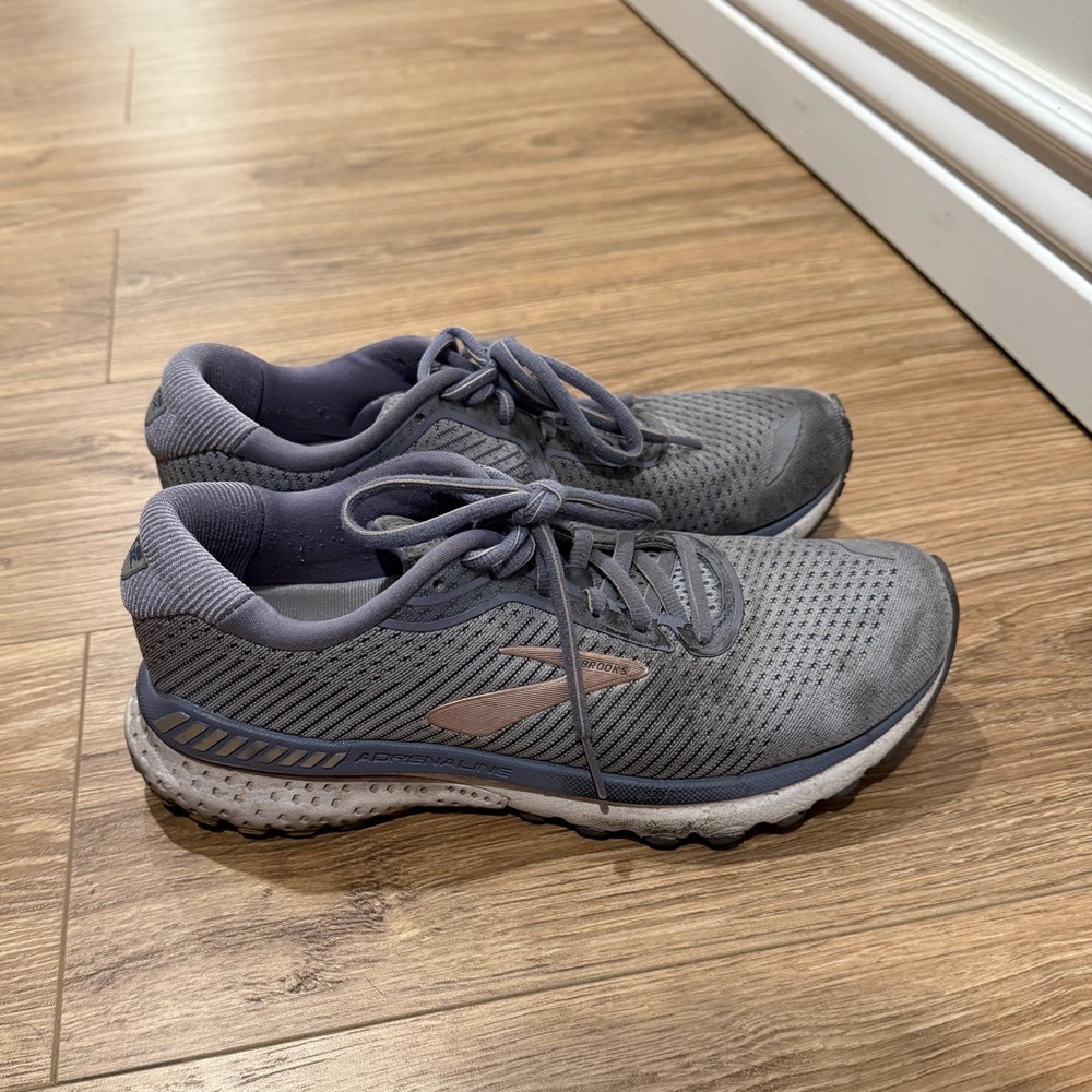 Brooks Adrenaline GTS Running Shoes. Women’s Size 8.5